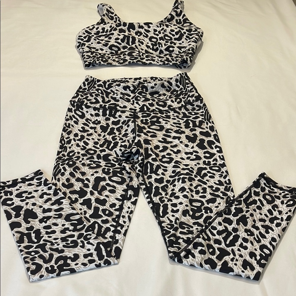 Leopard Print Sports Top and Leggings Set Size Medium